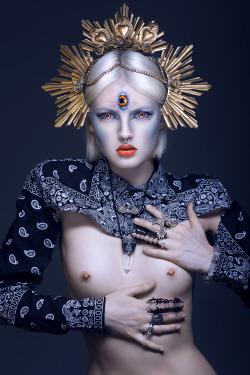 piercednipples:  vomitus-creeper:  third eye magic shot by Sean Higgins  My god. Super. 