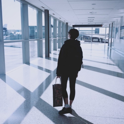 zehvik:in the airport vs in the air