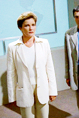 claudiablacks:Kathryn Janeway + outfits