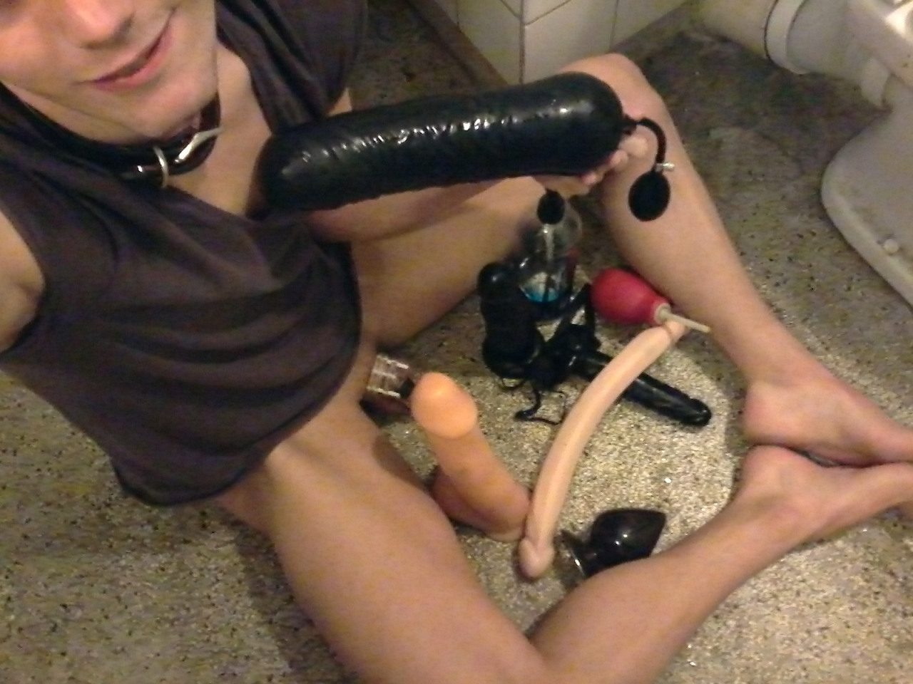 gayboykink:  Fun fact; The collar, lube and every single dildo/plug in this picture