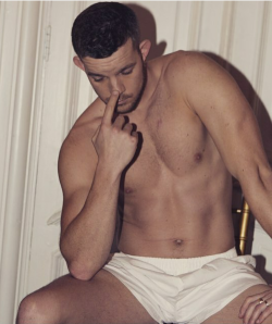 thebeautyofmalebodies:  russell tovey