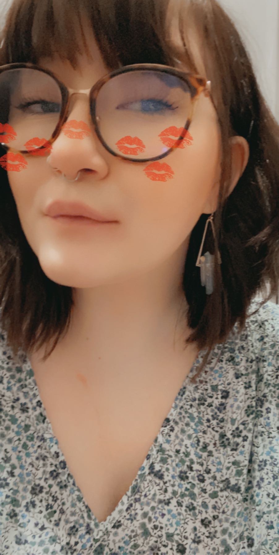 your-garden-variety-fangirl:I don’t really celebrate Valentine’s Day, but I do rlly love all the filters that it brings along. 🌈❤️🌹