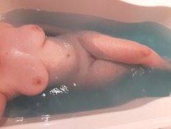 evillittleduck:  Splashing around