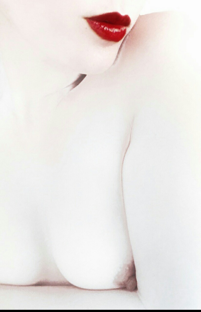 girlslovegoodinnuendo:  sleepinsidemysoul:   her lips were the color of cinnamon