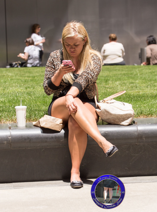 Thick, pretty bronzed crossed legs