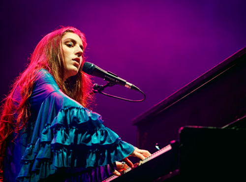 birdydaily:Birdy performing at the Festival Jardins de Pedralbes on June 27, 2017 in Barcelona, Spai