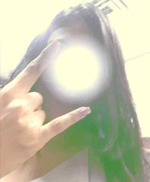corno-da-preta:Aquele carinho da puta com o corno. #corno #esposaputa #puta #esposa #cuckold Uma lin