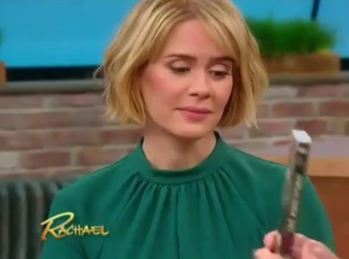 mypooorgayheart:  HER FACE when Rachel ray announced she’s giving everyone a copy of coven.  I’m cryyyyyying!!
