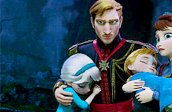 roberre:  snowelsaofarendelle: She always turned to her dad.  ARGH LET ME TELL YOU A THING. I saw this little article about “10 Reasons Why Frozen is the most modern disney movie” or something blahblahblah, and reason number one was that Elsa’s