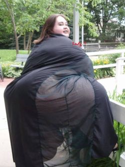 bigpiggies:  superandsexybbw:  dissident-feedee:  Black is slimming. Allegedly.   √   Someone please photoshop her hair green because with that dress she’d be an amazing Tatsumaki cosplayer
