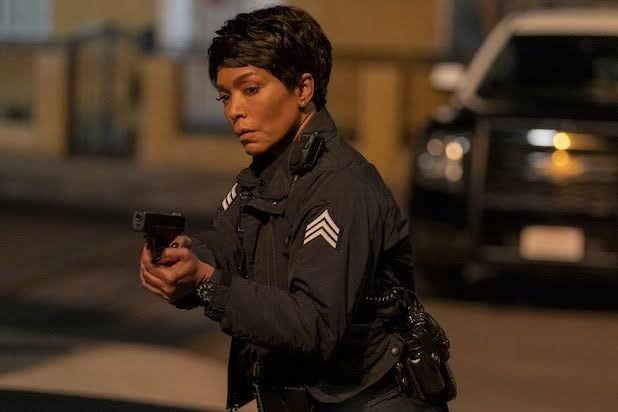 Angela Bassett is so hot I can’t even 😍😍 I’m crushing hard. 
But Angela Bassett in uniform HOT DAMN 😍😍💘