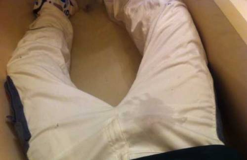 jeansluvver:  Pissed: the way that gets me rock hard…