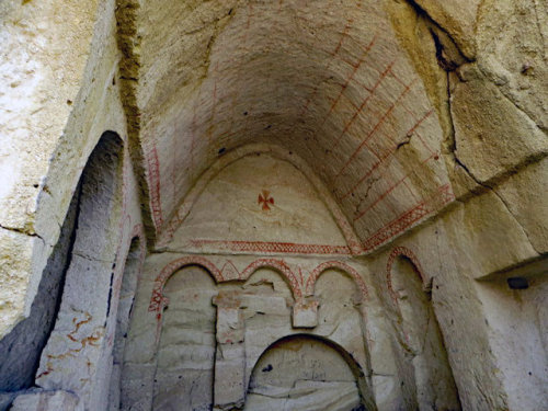 romebyzantium:Symmetrical  rock cave Church (Aynalı Kilise) in #Göreme #Cappadocia, Turkey