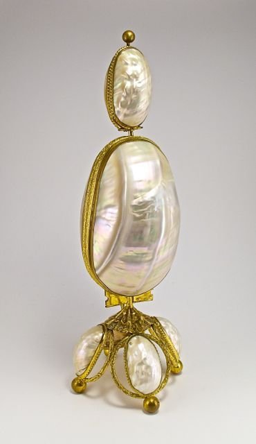 cair–paravel: Palais Royal scent casket c. 1850, gilt brass set with large pearl shells, upper compa