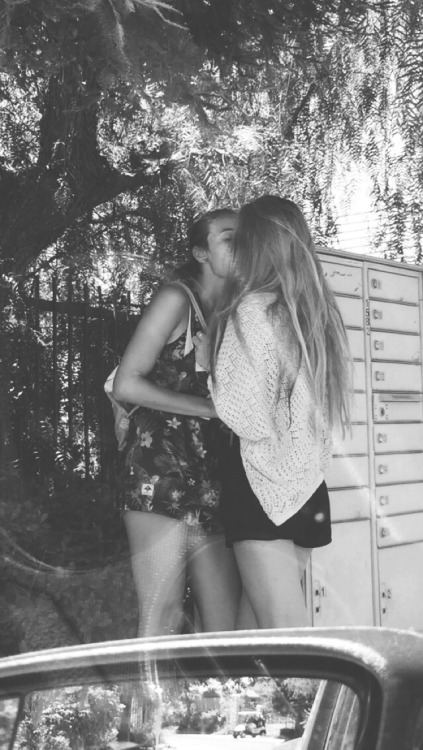 the-inspired-lesbian:  Love and Lesbians ♡