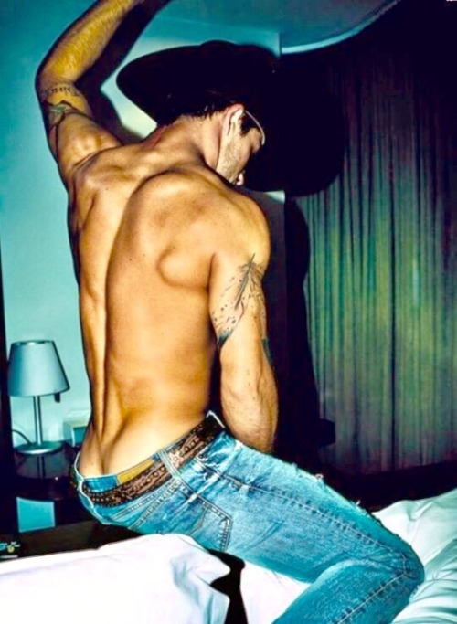 phd-bullrider:  Try that move on me bub!