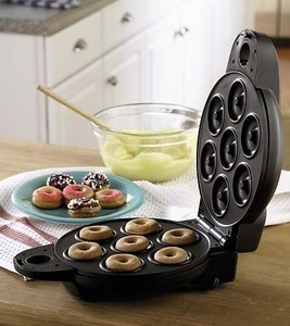 saber-toothed-kittens:  http://actuallyforsale.com/go/mini-donut-maker  Mini Donut