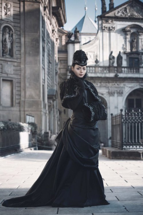 the-dark-drive:Victorian Winter Gothic Costume by BlackMart