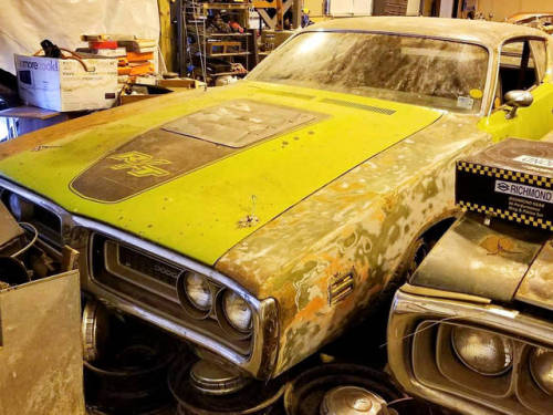 jacdurac:  Super Bee, Road Runner and Charger 