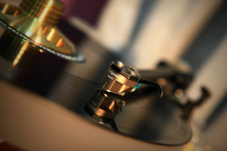 lust4mtns:  Turntable by genkis3 on Flickr.