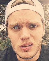 wintarsfell:  endless list of flawless people → Dominic Sherwood 