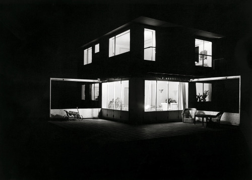 casadabiqueira:   Untitled, Summer house in Groet, North Holland Architects Merkelbach & Karsten  Eva Besnyö, 1934 