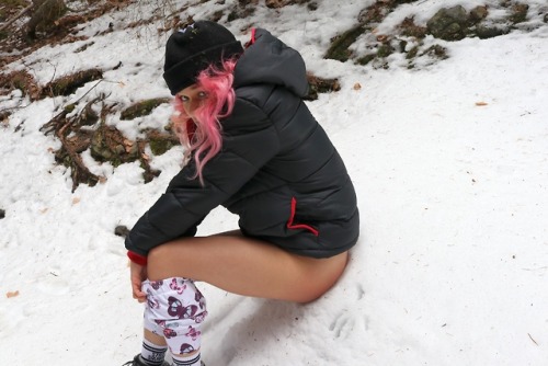 realspankingsnetworks:  When my baby girl @lilpinkiekiki gets in trouble on our hike.