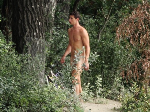 alanh-me:  Follow all things gay, naturist and “ eye catching ”  