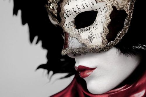 sketchmocha: hierarchical-aestheticism: Venetian masks and costumes TOO GORGEOUS OMG MY EYES