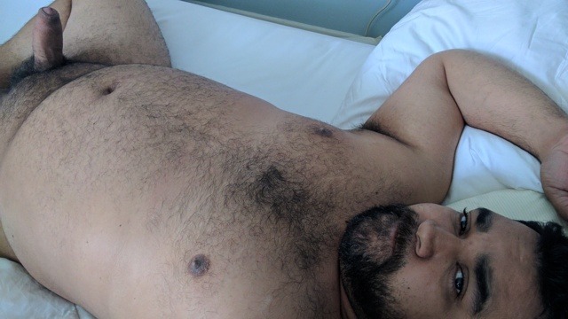 juanitoarroyo:  grizzcub:  Happy hump day 😉  MACHO   HERMOSO