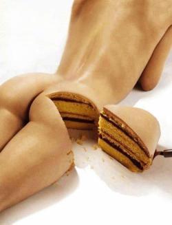 Thea-Eliza:  Lobefuck:  Bum And Cake In One? This Is The Best Post Ever.  Weird As