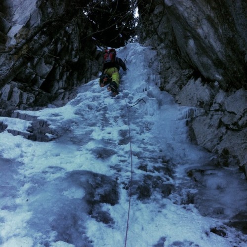 Wilfried in action (@wiloooow) ! When snow is missing, check the #icefall#ice #goulotte #compagnon