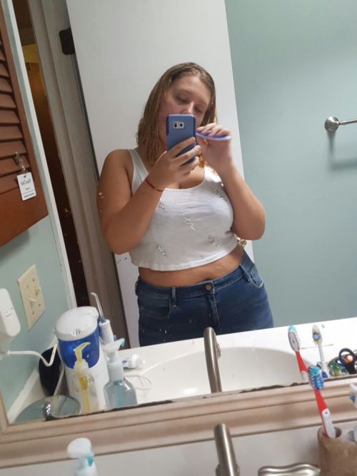 juliannabrazil:I wish I didnt have to put clothes on