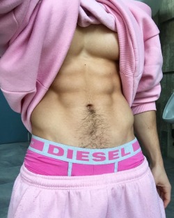 1-800-hotlinepink:  foreigndude:  foreigndude    💅✨💟   