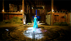 keybladesoras:  The Queen arrives in Storybrooke. 