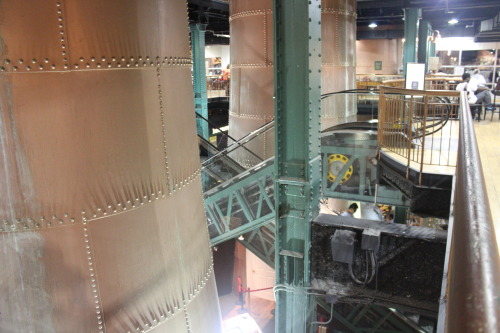nox-artemis:  janiceghosthunter:  ((You guys don’t know steampunk until you head on over to this awesome little slice of heaven over here in Baltimore. This is a repurposed power plant that was built in 1900 that was converted into a Barnes and Nobel.