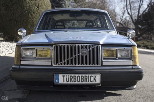 mr2mrnot:  getamongst-it:  driftk1ngs:  https://www.flickr.com/photos/coreywphotoBagged Volvo 200 Series Wagon  so many volvos today  Love this volvo