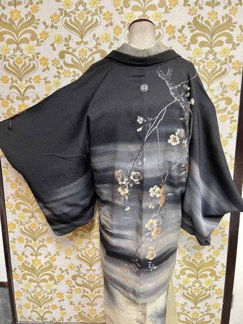 Refined sakura-themed kimono outfit, featurint an ink-wash based kimono with sakura, botan (peony), 