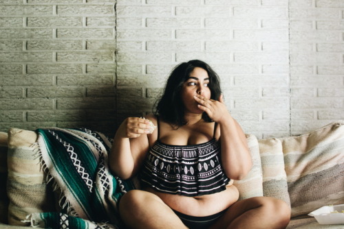 fuzzy-jumpers:  mexica-mermaid:  goodboom46:  mexica-mermaid:  Big girl: *minds her business, stays in her lane, eats her tacos* Big girl: *stays glowing*  Uhh that’s extremely unhealthy and will cause an early death. Most men are not attracted to “big”