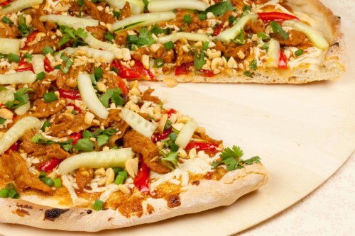 alloftheveganfood:  Vegan Pizza Round Up for Pi Day Vegan Pepperoni Pizza Hawaiian Pizza Vegan Thai 
