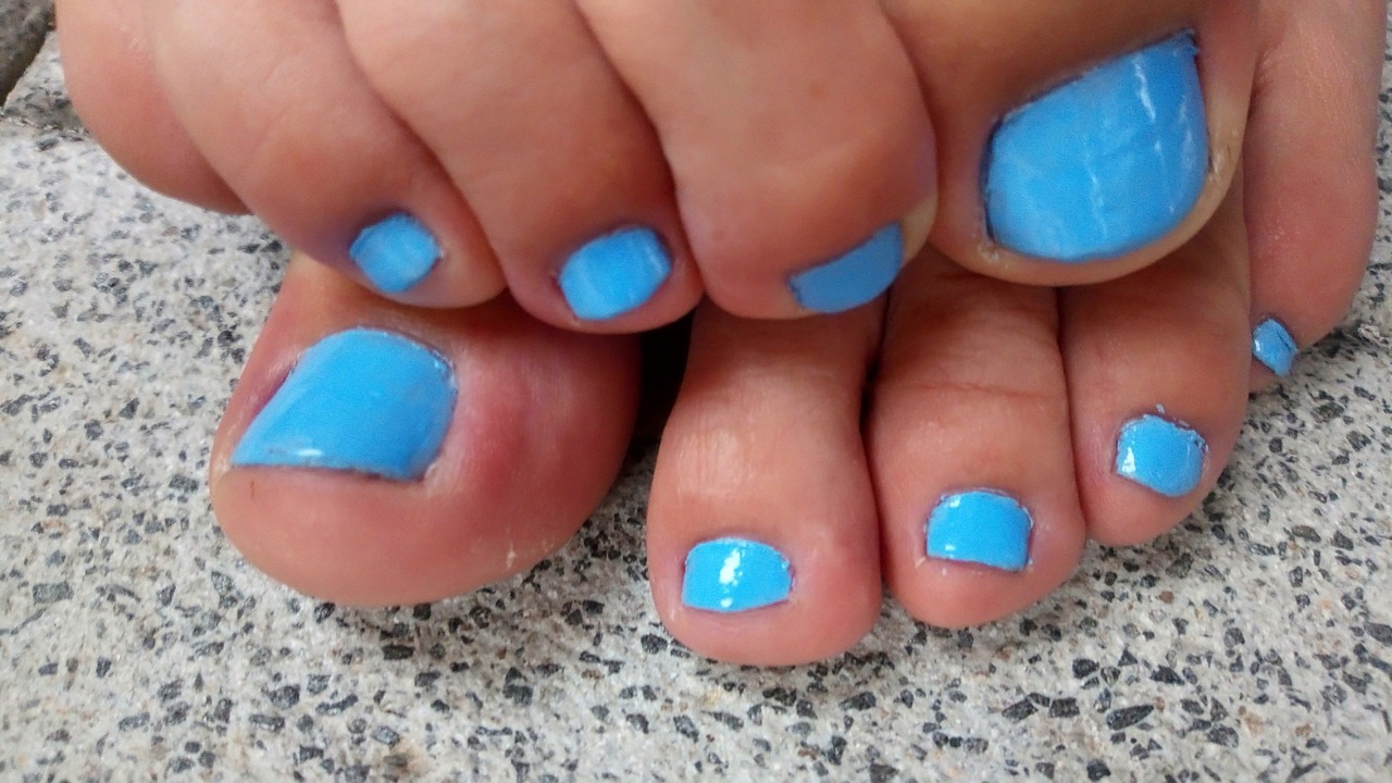 feetgirly94:  Love this color 😍