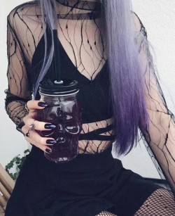 darkfashionmode:∆Goth blog∆ Follow me for more pic 