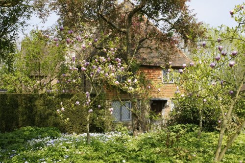 Porn photo pagewoman:Cottage at Sissinghurst ,Weald