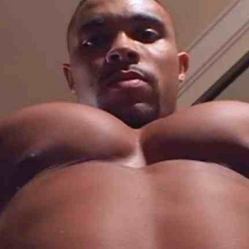 m3undercover:  blkbugatti:  love 2 run my hands all over that chest      (via TumbleOn)