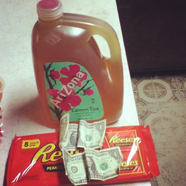 cafemusaiin:  i gave my grandma two dollars to get me “an arizona tea and a Reese’s