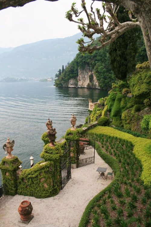 chanelbagsandcigarettedrags: Villa del Balbianello,