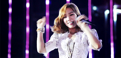 wufannn-deactivated20131215:6/100 gifs of Taeyeon~