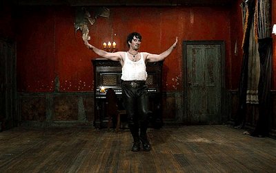 thevelvetgoldmine:WHAT WE DO IN THE SHADOWS (2014) dir. Taika Waititi, Jemaine Clement