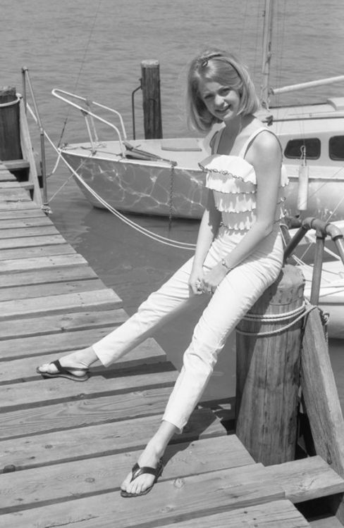 captain-kampari:Goldie Hawn