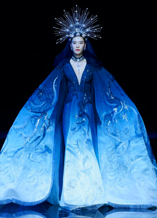 callmebliss:chandelyer:Heaven Gaia spring 2021 couture@sweetiebat OH HOLY SHIT